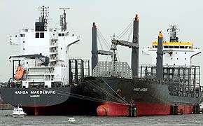 Deutsche Schiffsbank: Reeder bemühen sich um Auftragsstornierung