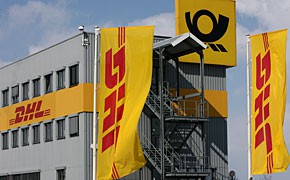 DHL-Mitarbeiter streiken in Frankfurt