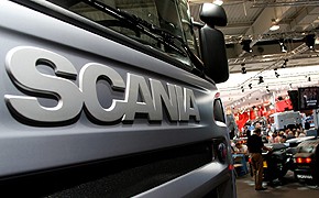 Scania rutscht tief in die roten Zahlen