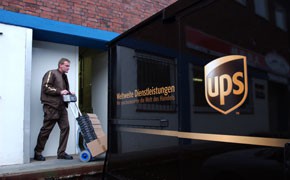 Paketdienst UPS stemmt sich gegen Wind und Wetter