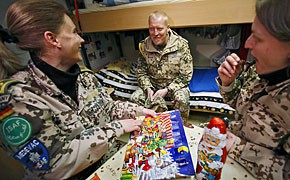 Post aus der Heimat: Bundeswehrsoldaten warten auf Geschenke