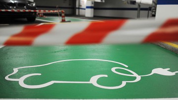 Elektroautos: Bund prüft Vorschlag für Gratisparkplätze