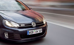 Leistungsvergleich: Volkswagen zeigt Toyota die Rücklichter
