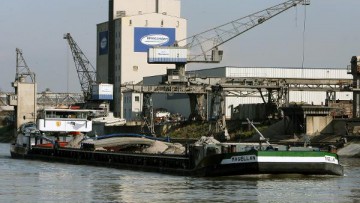Heilbronner Osthafen wegen Ölverschmutzung für einen Tag gesperrt
