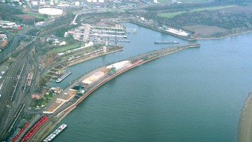Kölner stimmen über umstrittenen Hafenausbau ab
