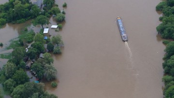 Hochwasser bedroht Existenz von Binnenschiffern
