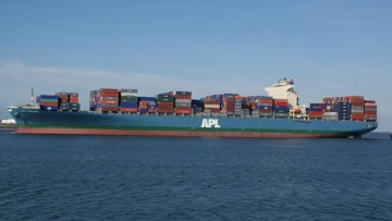 Container-Frachter MOL Comfort im Indischen Ozean havariert