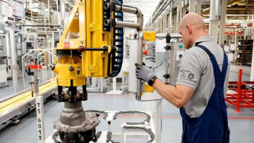 Daimler baut intelligente Lkw-Achse