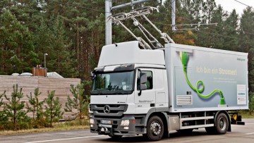 Siemens testet elektrisch betriebene O-LKW in Brandenburg 