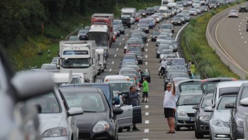 Lastwagen-Fahrverbot gilt bis Ende August 
