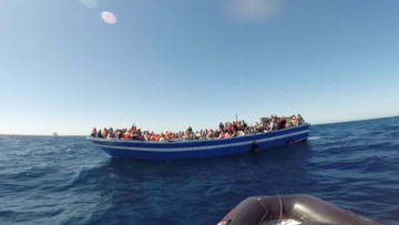 Handelsschifffahrt sieht sich überfordert von Flüchtlingsdramen