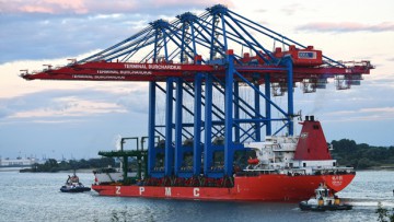 HHLA bereitet sich auf Großcontainerschiffe vor