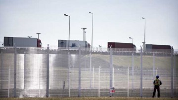 Großbritannien will Mauer gegen Flüchtlinge aus Calais bauen