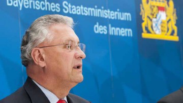 Bayerischer Innenminister bekennt sich zur PKW-Maut
