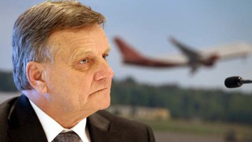Am Rande: Noch-Flughafenchef Mehdorn will kontrollieren - und reisen
