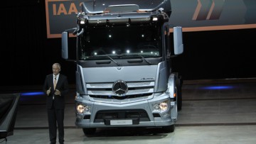 Daimler bietet nutzungsabhängige Versicherung für den neuen Antos