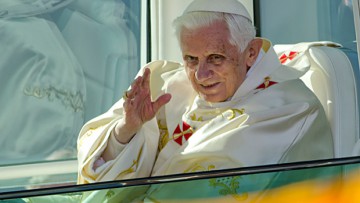 Am Rande: Kein Knöllchen für Papst