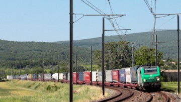 Frankreich: Erfolgreiche Schienen-Autobahn