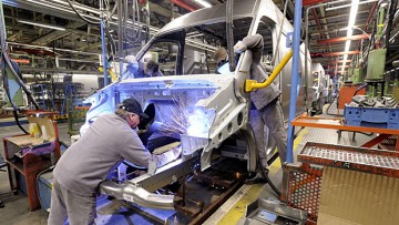 Daimler weitet Pausen bei der LKW-Produktion aus