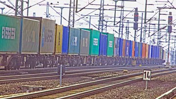 Verbot besonders lauter Güterzüge am Rhein gefordert