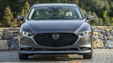 Mazda-Rückrufe: Probleme mit Kraftstoffpumpe und Typenschild