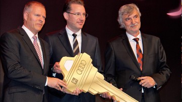 Göppingen: Hahn eröffnet neuen Audi-Terminal
