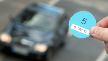 Klarheit über Fahrverbote erwartet: Kommt die blaue Plakette?