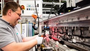 Fertigungskapazitäten: Daimler investiert in Batteriesysteme