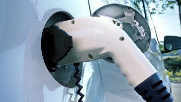 Öko-Institut und VDE: Neuer Kostenrechner für Elektrofahrzeuge