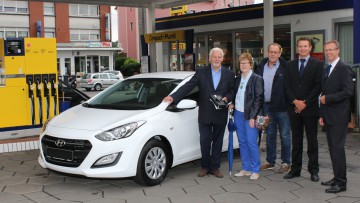EM-Gewinnspiel: Westfalen übergibt Kunden einen Hyundai