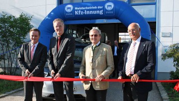 Kfz-Innung eröffnet Schulungswerkstatt für Elektromobilität