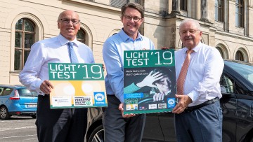 Verkehrssicherheit: Neue Licht-Test-Plakette präsentiert