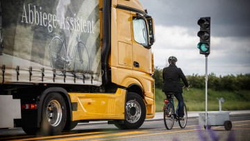 Unfallforschung: Lkw-Radfahrer-Unfälle meist an Kreuzungen