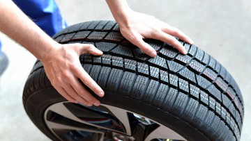 Urteil: Autofahrer muss Schrauben nach Reifenwechsel überprüfen