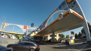 Autobahntankstellen in Deutschland: Shell betreibt die meisten Stationen