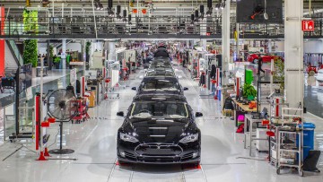"Jahr des Durchbruchs": Tesla erzielt Rekordgewinn von 5,5 Milliarden Dollar 