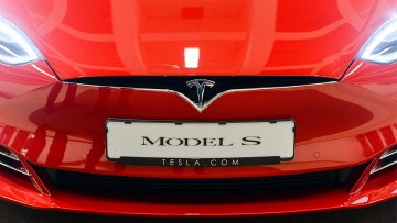 Brandgefahr nach Unfällen: Weitere Tesla-Batterie fing erneut Feuer 