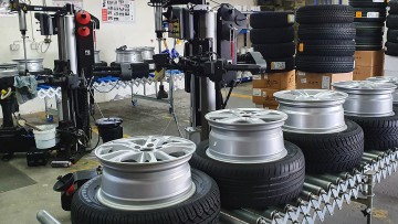 Reifengroßhandel: Tyremotive mit neuer Komplettradmontage