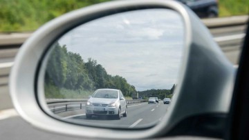 Auffahren auf die Autobahn: Nie direkt nach links ziehen