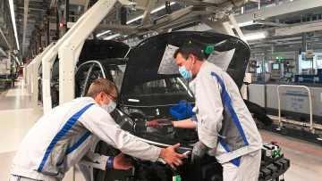Absatzflaute wegen Corona: VW fährt Arbeit wieder runter