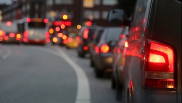 Smarte Verkehrssysteme gefördert: Hamburg und Stuttgart vorn