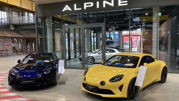 Motorworld München: Exklusive Markenwelt für Alpine eröffnet