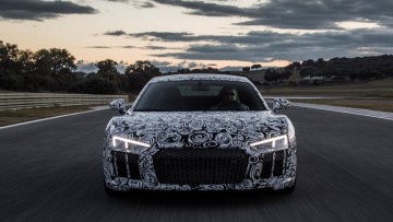 Audi R8: Tiefflieger im Tarnkleid