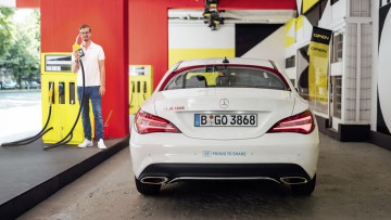 Online-Sendung: Joko Winterscheidt und Mercedes-Benz präsentieren die „Auto Auto Show Show“