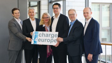 Kooperation: Innogy und DKV gründen Joint Venture Charge4Europe