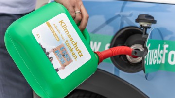 Studie: E-Fuel-Autos weniger umweltfreundlich als Elektroautos 
