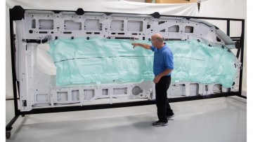 Schützende Kissen: Neuer XXL-Seitenairbag von Ford