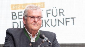 Firmenanteile übergeben: AVP-Gründer Franz Xaver Hirtreiter tritt ab
