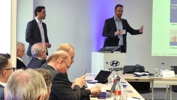 Jan Rasmussen und Martin Weiss beim Restwerte-Workshop von Hyundai und DAT
