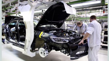Autobau in Deutschland: Niedrigster Stand seit 22 Jahren